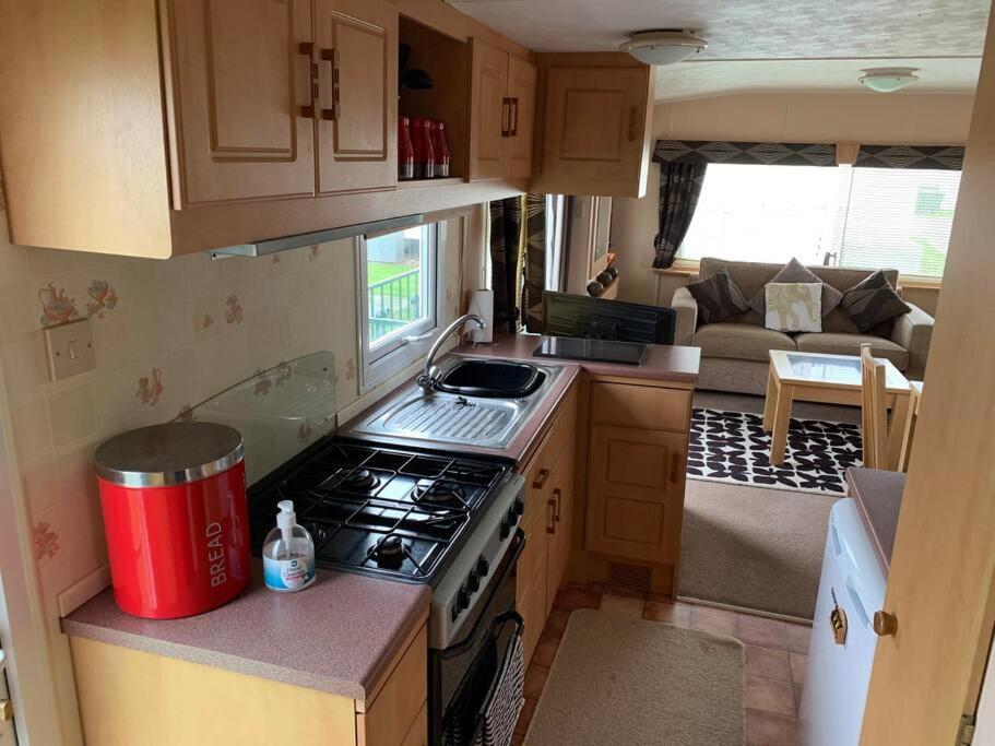 6 Berth Caravan On Sealands Site. Double Glazing Villa อินโกลด์เมลส์ ภายนอก รูปภาพ