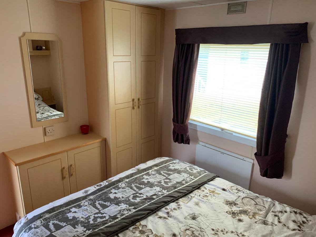 6 Berth Caravan On Sealands Site. Double Glazing Villa อินโกลด์เมลส์ ภายนอก รูปภาพ